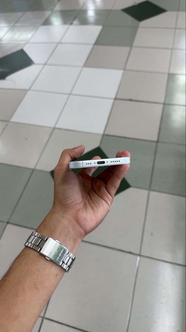 Iphone 17 256gb esim Unlock 99% bh No issue (Category: iPhone 17 Series) located in San Juan City. Submitted by javedsgadgetshop (Listing ID 1448498021, Image 2). Description: INSTALLMENT OPTIONS : SPAY LATER / GGIVES / CREDIT CARD / SKYRO / HOMECREDIT (BRANDNEW) QUICK INFO! ✖️ ➡️ iphone 17 ➡️ 256gb ➡️ White Color ➡️ ESIM Variant ➡️ 99% Makinis & 99% BH ➡️ Esim Unlock ➡️ WITH FREE CASE AND CHARGER 🤝 We accept swap | Trade - In 💳 We do installme