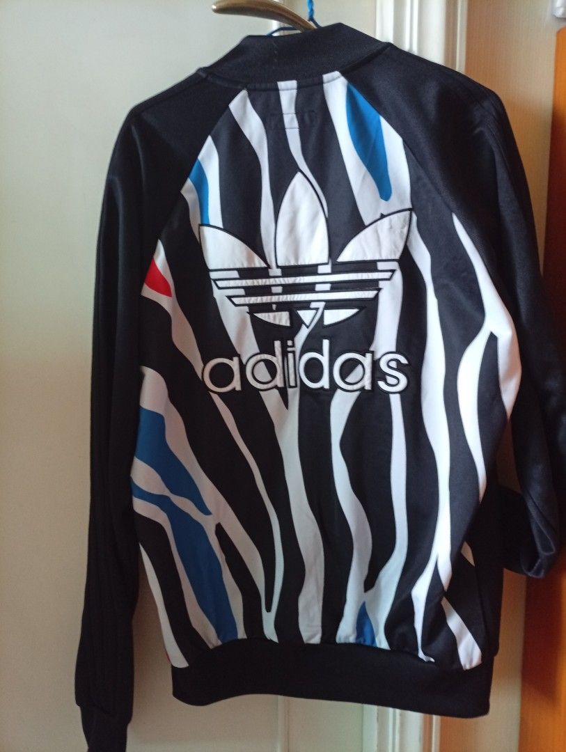 Jacket （分類：外套及戶外衣服）位於 Hong Kong。 由 pursemaison25 提交（商品編號 1448523406，圖片 3）。簡介： 。