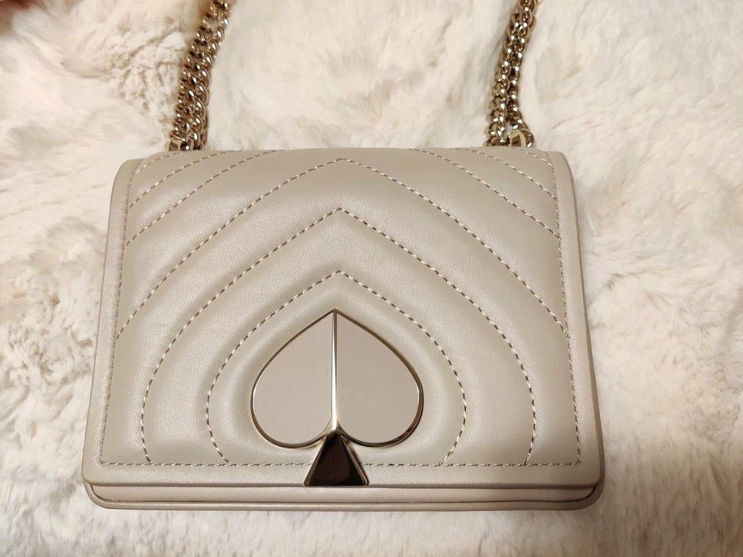 Kate Spade Amelia Twistlock Small Convertible Chain Shoulder Bag (Category: Bags & Wallets) located in Johor Bahru. Submitted by hnz14ent (Listing ID 1448541007, Image 1). Description: White quilted leather shoulder bag from Kate Spade. Features the signature spade logo on the front. Dust bag misplaced. Gold chain strap. Some minor scuffs on the side, as pictured. Great for nights out or everyday use..
