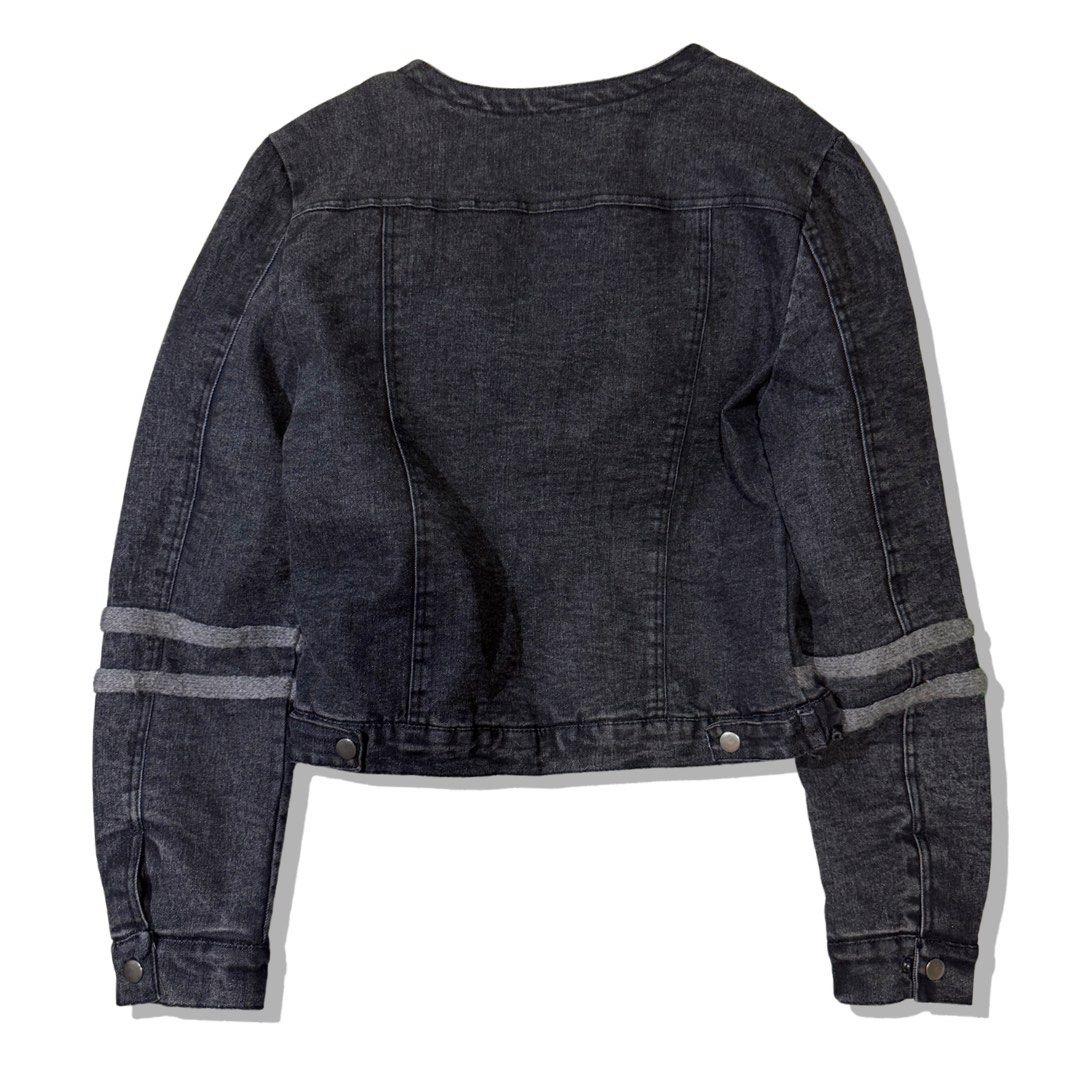 KENKI Washed Black Denim Jacket (Unisex) (Category: Coats, Jackets and Outerwear) located in Taguig. Submitted by _sg.uichk (Listing ID 1448570371, Image 2). Description: • No size on tag - Estimated fit: S–M (depending on your preferred fit) • Washed black denim • Round-neck (collarless) design • Snap button closure • Contrast gray trim detail on the pockets and sleeves • Functional front pockets • Lightweight and easy to style Condition: Gently