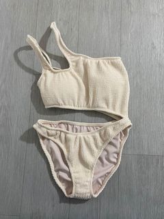 (Category: ) located in . Submitted by pcabcloset (Listing ID 1448568598, Image 1). Description: .