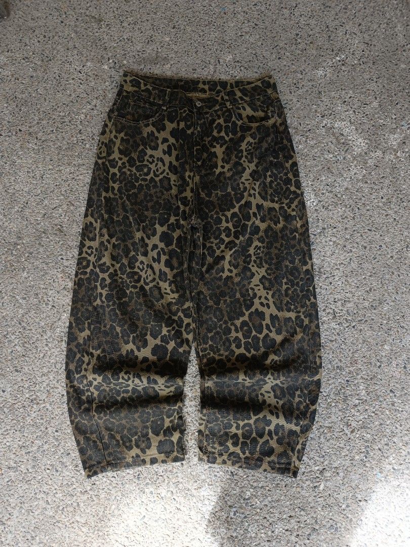 LEOPARD BALLON PANTS (Category: Jeans) located in Manila. Submitted by freedeer.dd6cce (Listing ID 1448648938, Image 1). Description: LEOPARD BALLON PANTS EXCELLENT CONDITION GOOD CONDITION NO ISSUE AS NEW W 34 L 42 T 15 H 9'8 PHP 550.