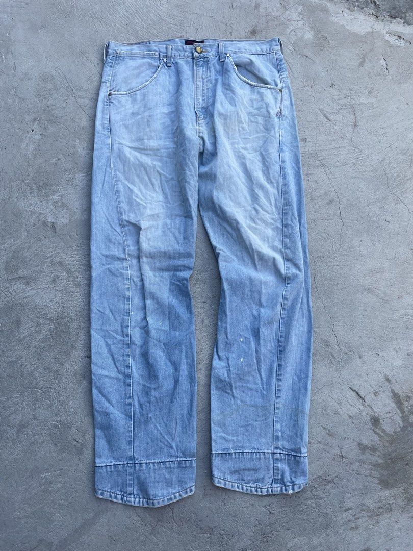 Levi’s Engineered Jeans (Category: Jeans) located in Manila. Submitted by jarchive (Listing ID 1448658164, Image 3). Description: - Excellent condition - Size 34 - Thigh 11 - Length 44 - Leg open 8 MOP: GCASH 📩.