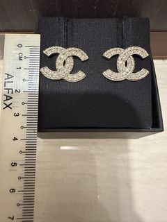 (Category: ) located in . Submitted by luxparis.bag (Listing ID 1448604528, Image 1). Description: .