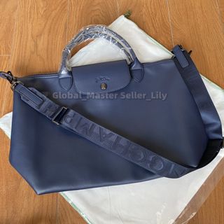 (Category: ) located in . Submitted by fashion.luxe (Listing ID 1448584660, Image 1). Description: .