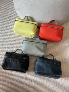 (Category: ) located in . Submitted by fashion.luxe (Listing ID 1448602810, Image 1). Description: .