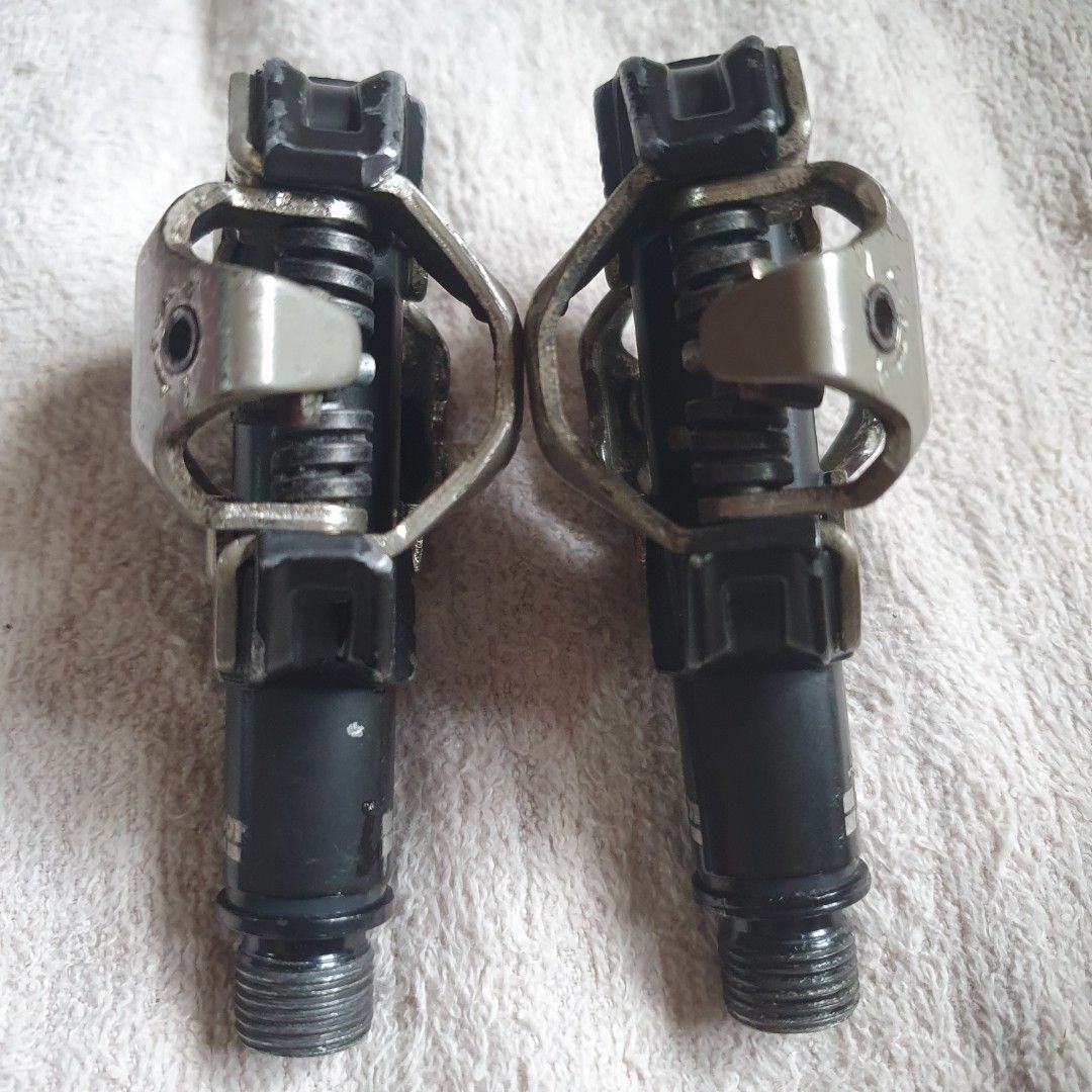 Look cleats pedal (Category: Bicycles) located in Pateros City. Submitted by doiski (Listing ID 1448533741, Image 2). Description: In excellent condition. Test check all you want. No issues. Zero issue. Look MTB/gravel cleats pedal Php2k. Taguig loc thank you..