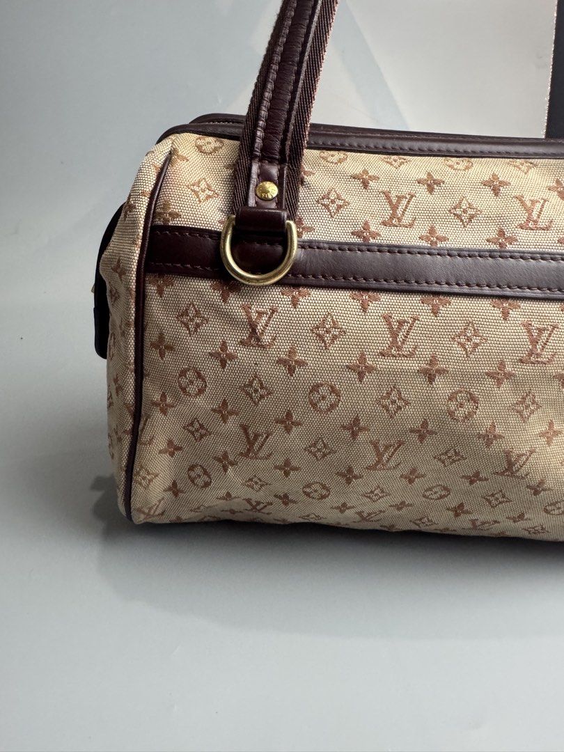 Louis Vuitton - Josephine PM - Minilin (Category: Luxury Bags & Wallets) located in San Pablo. Submitted by _daddyrey (Listing ID 1448518919, Image 2). Description: Louis Vuitton - Josephine PM - Minilin Rank AB Minor signs of usage sa canvas Excellent condition Authentic DM!.