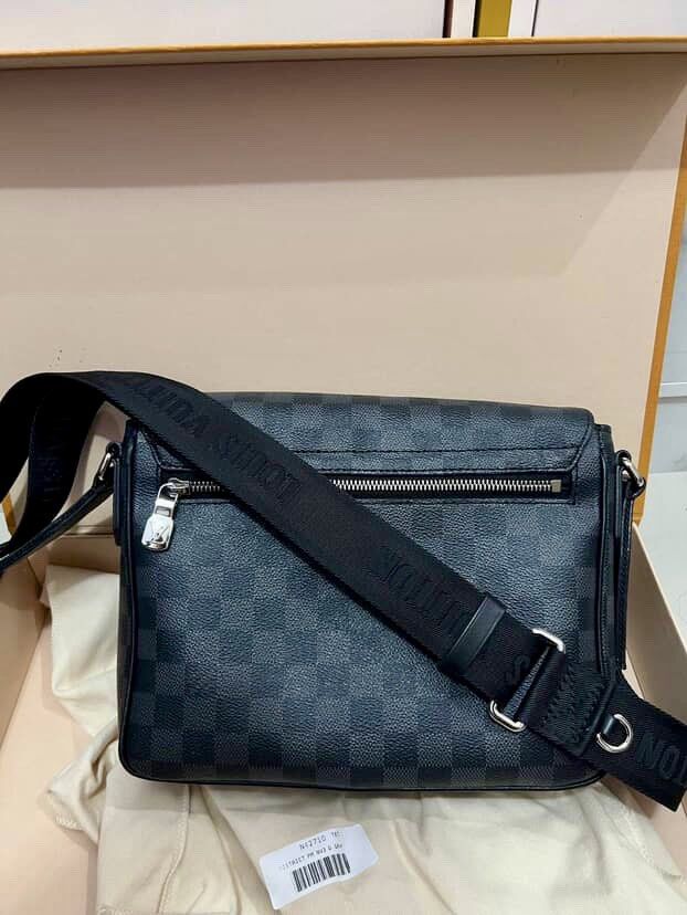 Louis Vuitton District Pm (Category: Luxury Bags & Wallets) located in Quezon City. Submitted by _legitAF (Listing ID 1448566971, Image 3). Description: For sale only!! LATEST MODEL Louis Vuitton District PM (Version 3) Damier Graphite 9.3/10 condition Retails around 130k Complete with Receipt Authentic Money back!! Meet up preferably in Sun Residences Condo, QC area .