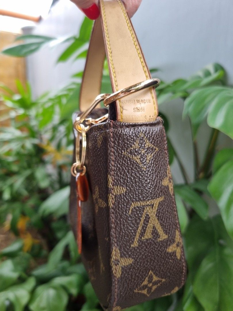 Vintage LV Louis Vuitton Monogram Pouch Bag (Category: Luxury Bags & Wallets) located in Manila. Submitted by funbagslove (Listing ID 1448499032, Image 2). Description: Vintage LV louis vuitton bag pouch bag charm.