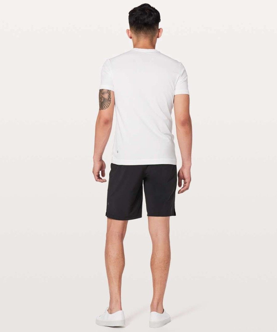 Lululemon Current State Short Black (Category: Activewear) located in Santiago. Submitted by jonathanfragata21 (Listing ID 1448652287, Image 2). Description: Lululemon Current State Short Black Style Code : LM7ALGS Waist : 29 Length : 19.5 Size : 28 Excellent Condition.