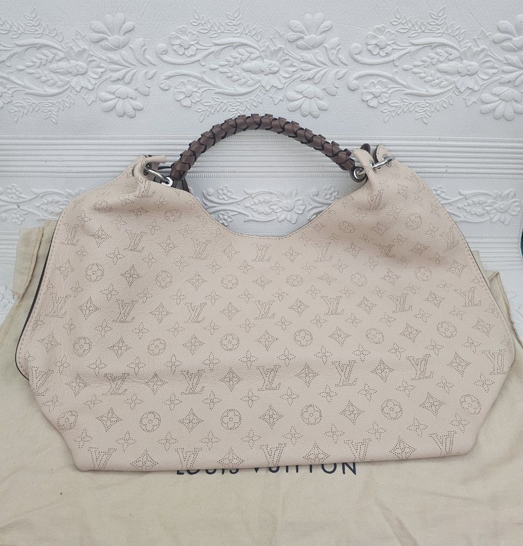 LV Bag (Category: Luxury Bags & Wallets) located in Manila. Submitted by zenhorse.118548 (Listing ID 1448500542, Image 2). Description: good fpr daily office bag big compartment inside.