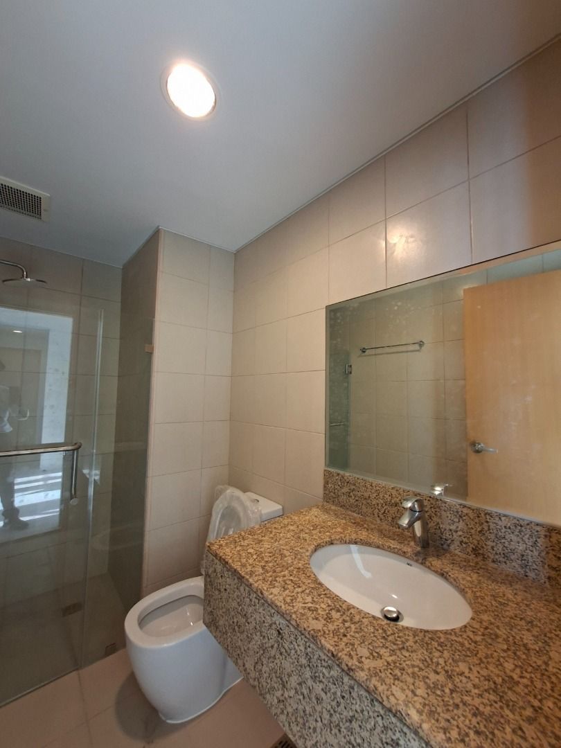 Madison Parkwest (Category: Apartments & Condos) located in Caloocan City. Submitted by cyruss_temporas0713.759 (Listing ID 1448555805, Image 2). Description: 🚨 RUSH SALE – Madison Park West, BGC ✓ 2 Bedroom Unit ✓ 58 sqm ✓ 39th Floor ✓ Bare Unit ✓ Title - Under Developer ✓ Never Been Tenanted 💰 Selling Price: ₱15,000,000 ✔ Inclusive of CGT 📩 Message me for more details and viewing schedule..