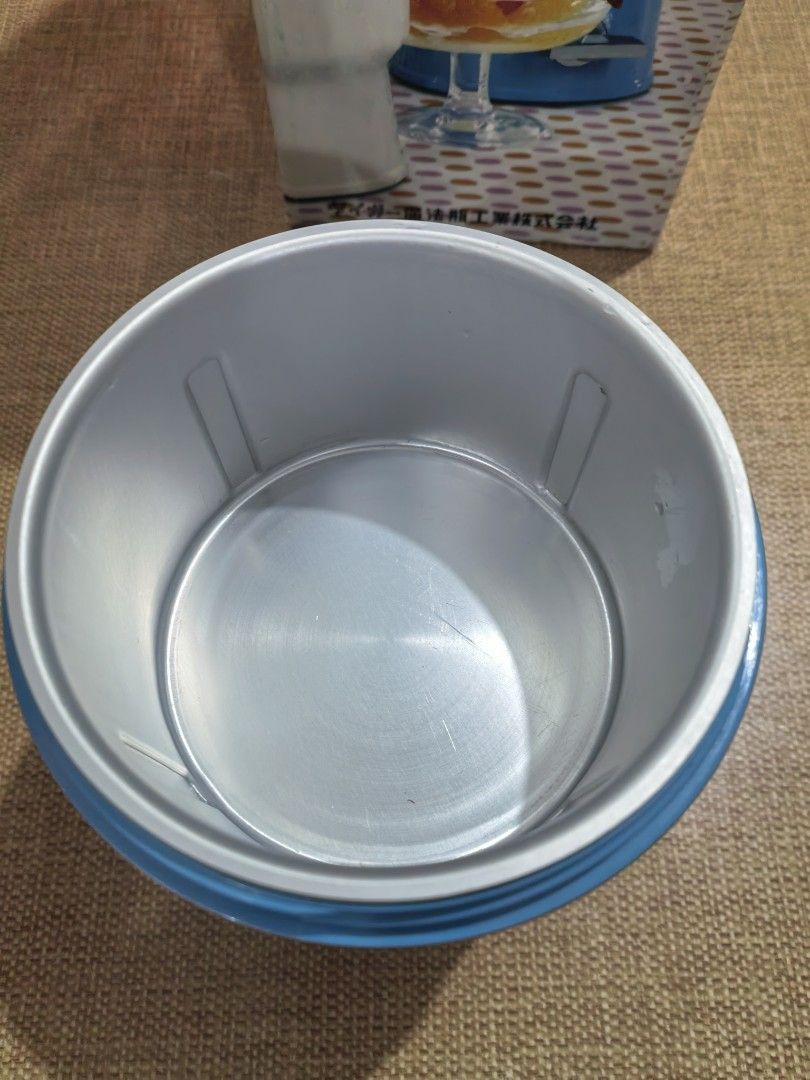 Manual Ice Cream Maker 1970s (Category: Other Kitchenware & Tableware) located in Cebu City. Submitted by dudes_villanueva (Listing ID 1448526643, Image 3). Description: Tiger Manual Ice Cream Maker 1970s Brand New. Old Stock Brand: Tiger 📌 It operates with a hand crank located on top to mix ingredients and includes a dispensing lever at the base..