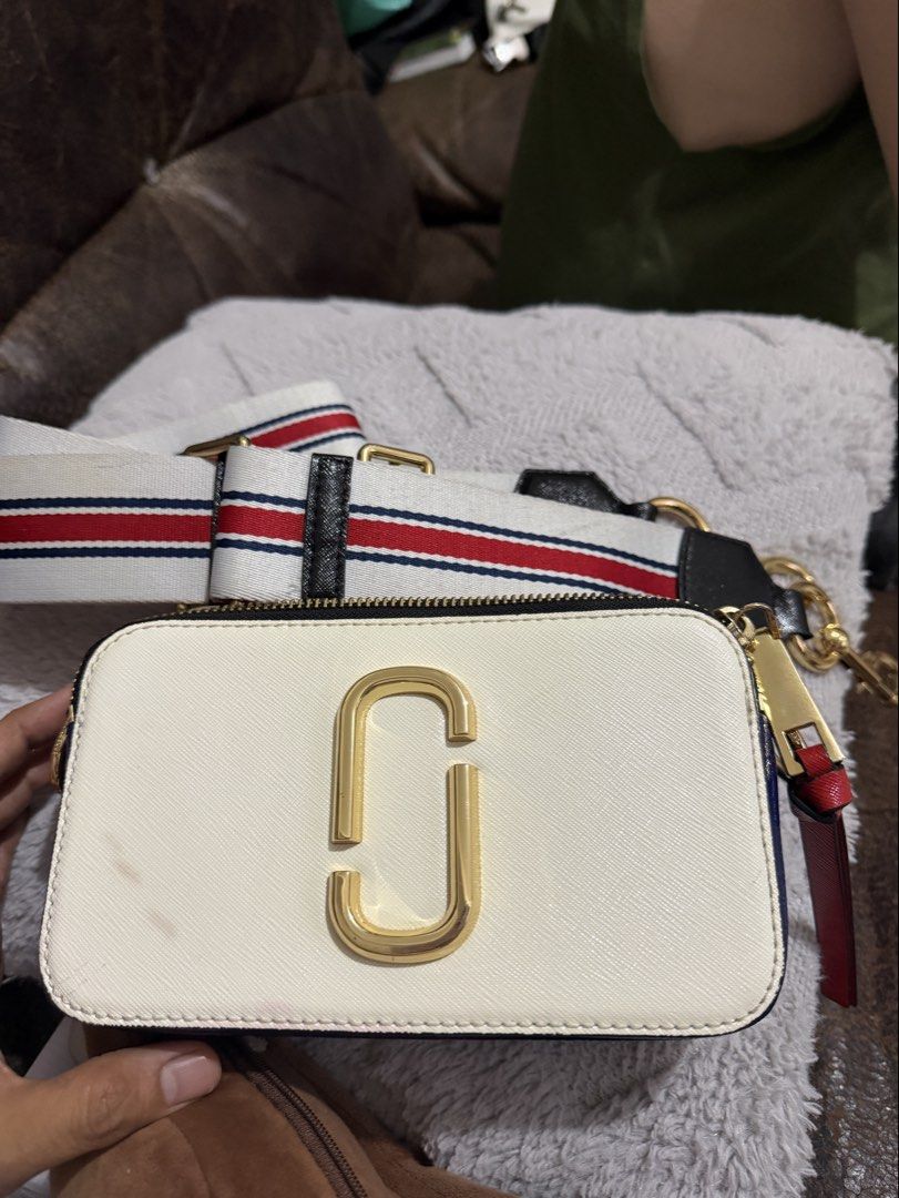 Marc Jacob snap shot camera bag (Category: Luxury Bags & Wallets) located in Calamba. Submitted by angelspetdogs (Listing ID 1448492859, Image 1). Description: Original marc jacob preloved in good condition .