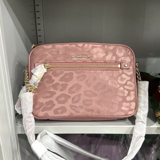 (Category: ) located in . Submitted by bccloset_ (Listing ID 1448543238, Image 1). Description: .