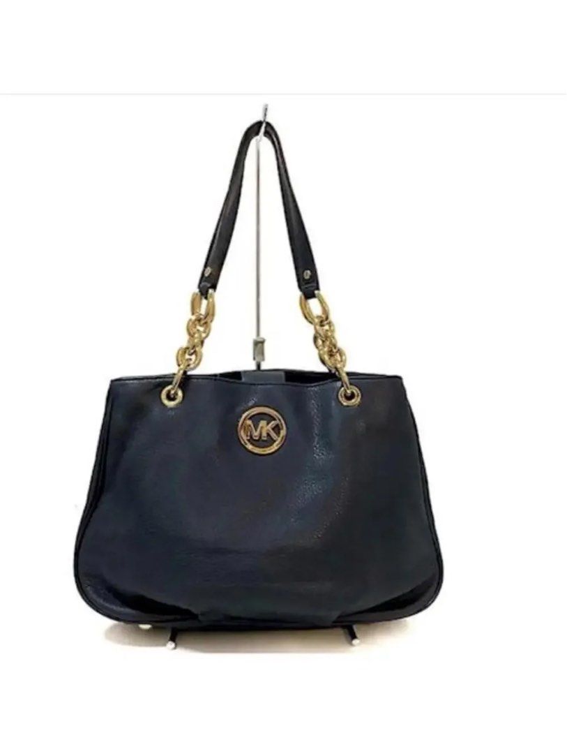 Michael Kors Leather Gold Chain Bag (Category: Shoulder Bags) located in Manila. Submitted by declutterwithC (Listing ID 1448594698, Image 1). Description: Pristine condition, no flaws or any stains. Super nice with many pockets and compartments. .