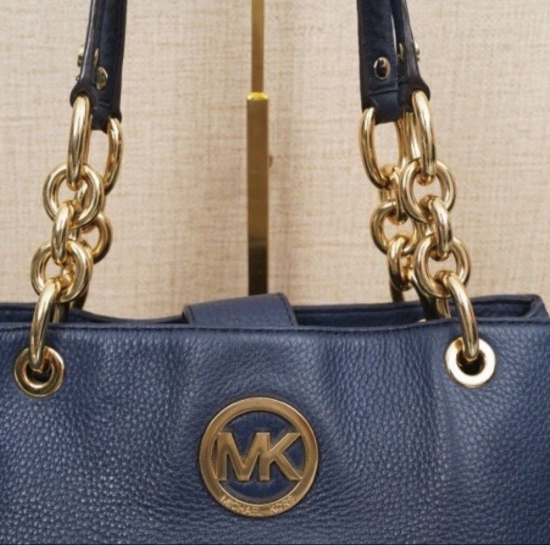Michael Kors Leather Gold Chain Bag (Category: Shoulder Bags) located in Manila. Submitted by declutterwithC (Listing ID 1448594698, Image 3). Description: Pristine condition, no flaws or any stains. Super nice with many pockets and compartments. .