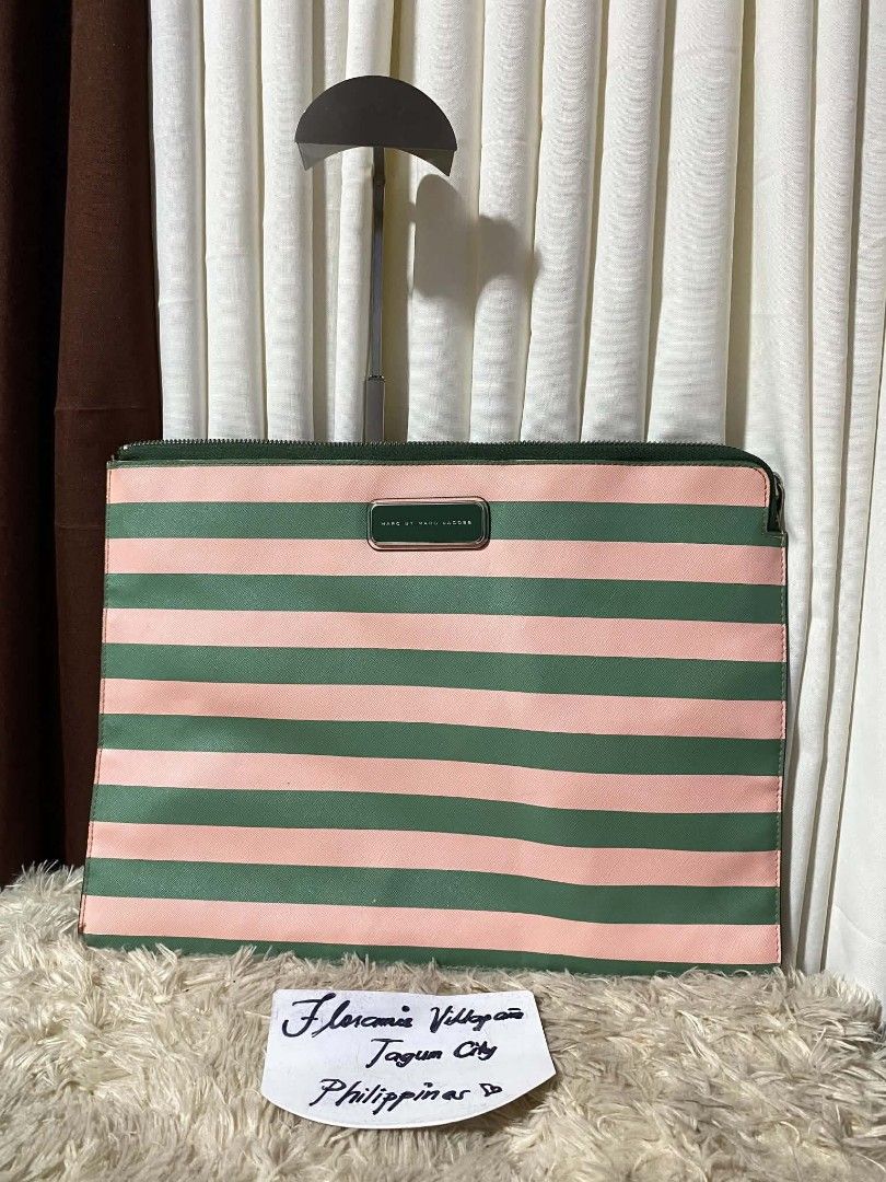 MJ clutch (Category: Luxury Bags & Wallets) located in Tagum. Submitted by luxbagelyas (Listing ID 1448694704, Image 3). Description: good condition no flaws sign of use only.