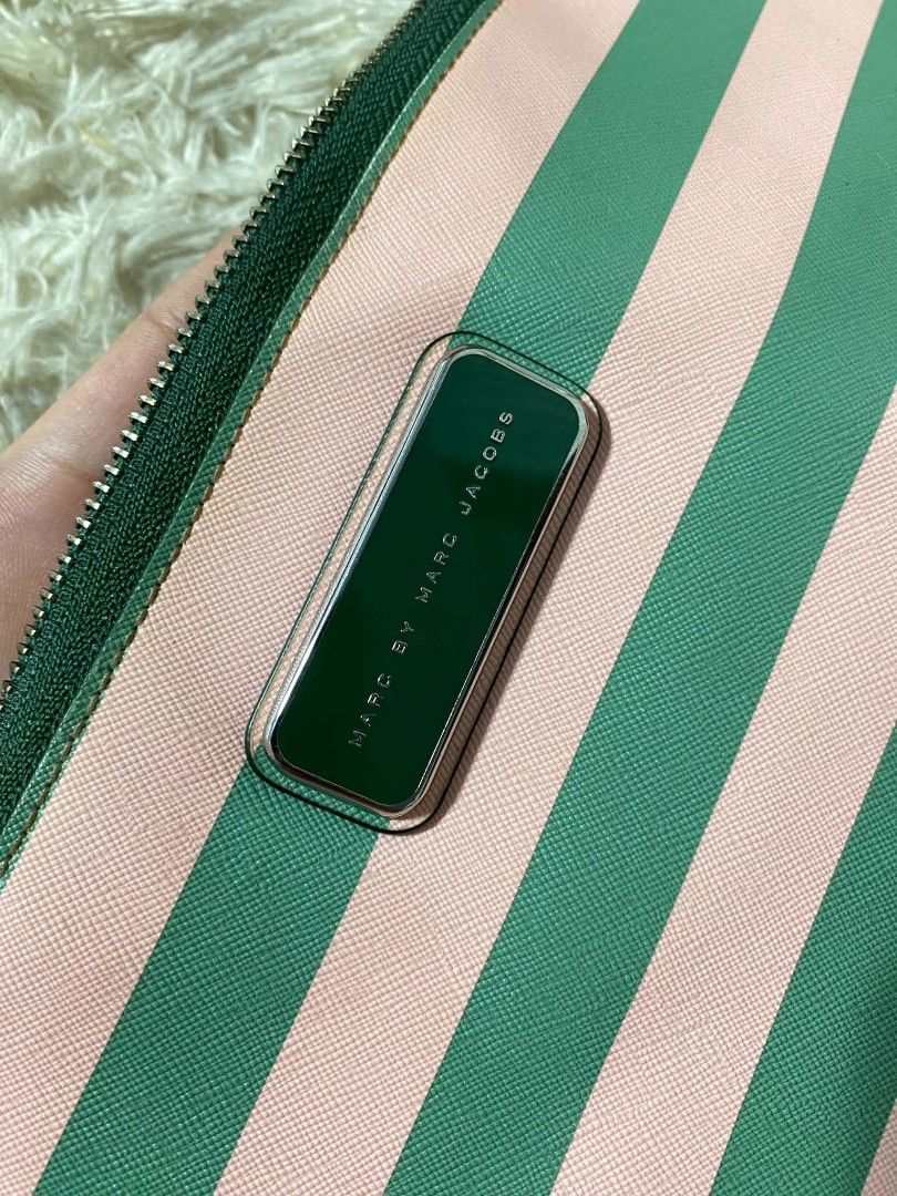 MJ clutch (Category: Luxury Bags & Wallets) located in Tagum. Submitted by luxbagelyas (Listing ID 1448694704, Image 2). Description: good condition no flaws sign of use only.