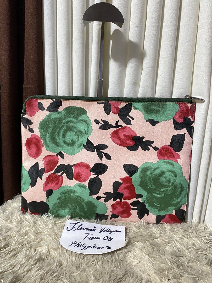MJ clutch large size (Category: Luxury Bags & Wallets) located in Tagum. Submitted by amarasluxbag (Listing ID 1448620121, Image 1). Description: Ganda neto No flaws Sign of use only.