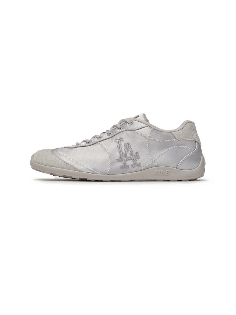 MLB (Category: Sneakers) located in Singapore. Submitted by nini8825 (Listing ID 1448659982, Image 3). Description: bnwt .