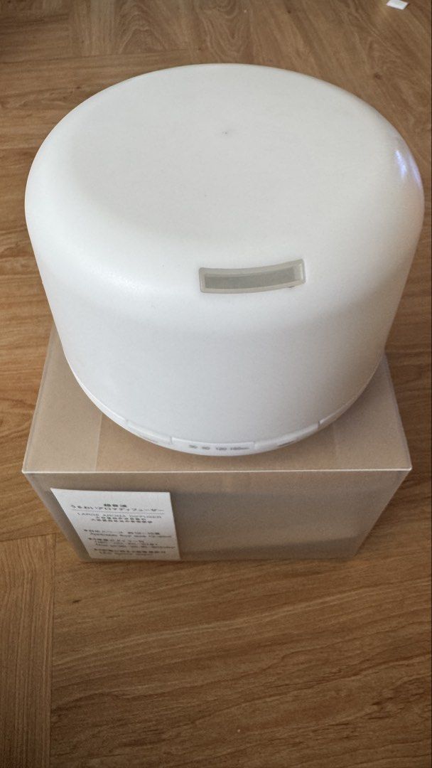 muji diffuser (Category: Other Home Appliances) located in Johor Bahru. Submitted by ryan6520 (Listing ID 1448506842, Image 1). Description: muji xl size original come with full set with box.