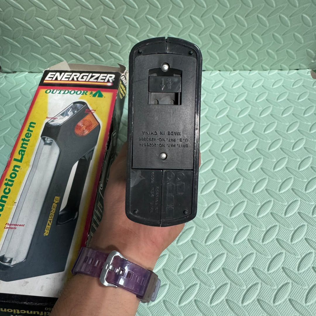 Multifunction Lantern (Category: Hiking & Camping) located in Ayer Lanas. Submitted by emaroseee (Listing ID 1448595469, Image 3). Description: •Rm35 termasuk pos BARANG SECONDHAND DARI SINGAPORE CONDITION BRG SEPERTI DALAM GAMBAR BRG ELEKTRIK ADA WARANTI WS DETAIL : 013 305 6370 P/S : ( SEBELUM TEKAN BUTANG BUY, SILA CHAT SAYA DAHULU UNTUK PASTIKAN BRG TERSEBUT MASIH ADA LAGI TQ 😊🫰🏻) LOCATION : FF BUNDLE KADOK ( KG KADOK KOTA BHARU KELANTAN )