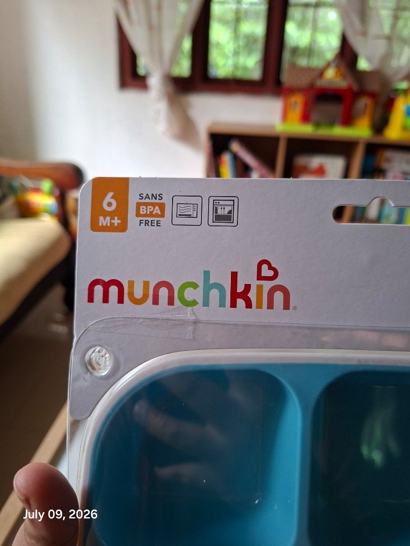 Munchkin Splash 2 Divided Plates with Non-Slip Base (Category: Weaning & Toddler Feeding) located in Ozamiz City. Submitted by dhuman (Listing ID 1448546419, Image 3). Description: For Sale: Munchkin Splash Toddler Divided Plates 2 Pack - Blue/Green Selling for ₱350.00 only Brand new/Never been used - Set of 2 Munchkin Splash divided plates (blue & green) - Non-slip base to prevent spills - BPA-free and safe for dishwashers and microwaves - Suita