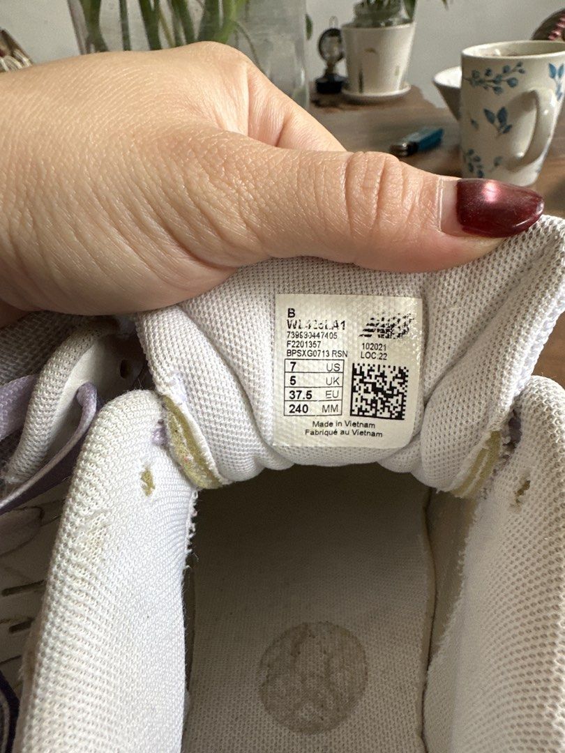 NB (Kategori: Sepatu Wanita) berada di Jakarta Timur. Dikirim oleh askrsnt (ID iklan 1448557727, Gambar 3). Deskripsi: Ori New balance 426 💜🤍 Size 37,5 No kardus, second brand .