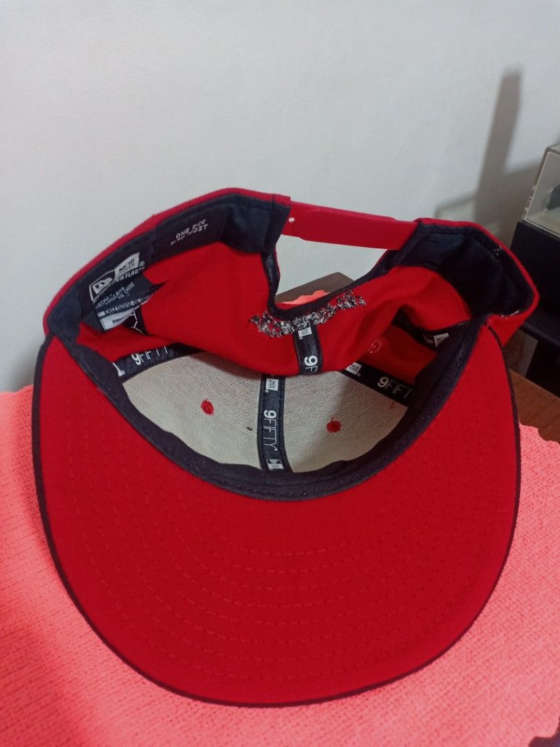 New Era Western Wanderers Red Black Snapback Cap (Category: Caps & Hats) located in Santa Rosa. Submitted by abj_104 (Listing ID 1448584860, Image 3). Description: - Western Wanderers snapback cap - Red crown with black brim - White embroidered Western Wanderers logo on front - New Era logo on the side - 'Western Wanderers' text embroidered on the back.