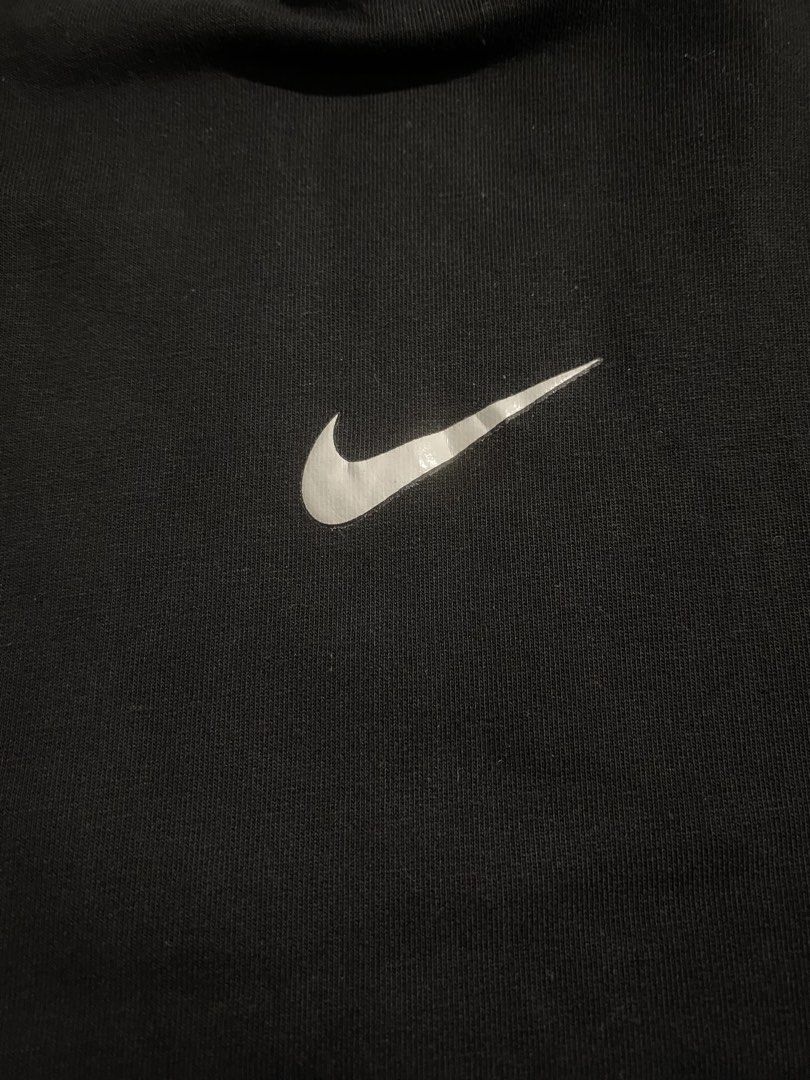 Nike Running Hoodie (Category: Hoodies) located in Rosales. Submitted by 2goodforsecond (Listing ID 1448571071, Image 3). Description: Nike Running hoodie Dimensions: 23 Width 27 Length Issue: 1 scratch and 1 loose stitch in the hood. Color rate: 9/10 Condition: 8/10 if fixed issues 9/10 Payment First via G cash Only Pangasinan Location.