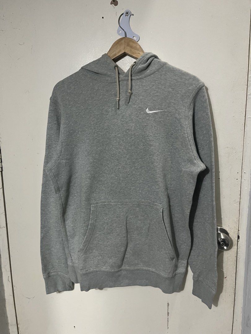 NIKE SIDE SWOOSH HOODIE (Category: Hoodies) located in Manila. Submitted by gotstar (Listing ID 1448620925, Image 1). Description: NIKE SIDE SWOOSH HOODIE ~ Size L on Tag ~ Excellent Condition Issue nasa pic 9/10 Overall Condition ~ ₱649.