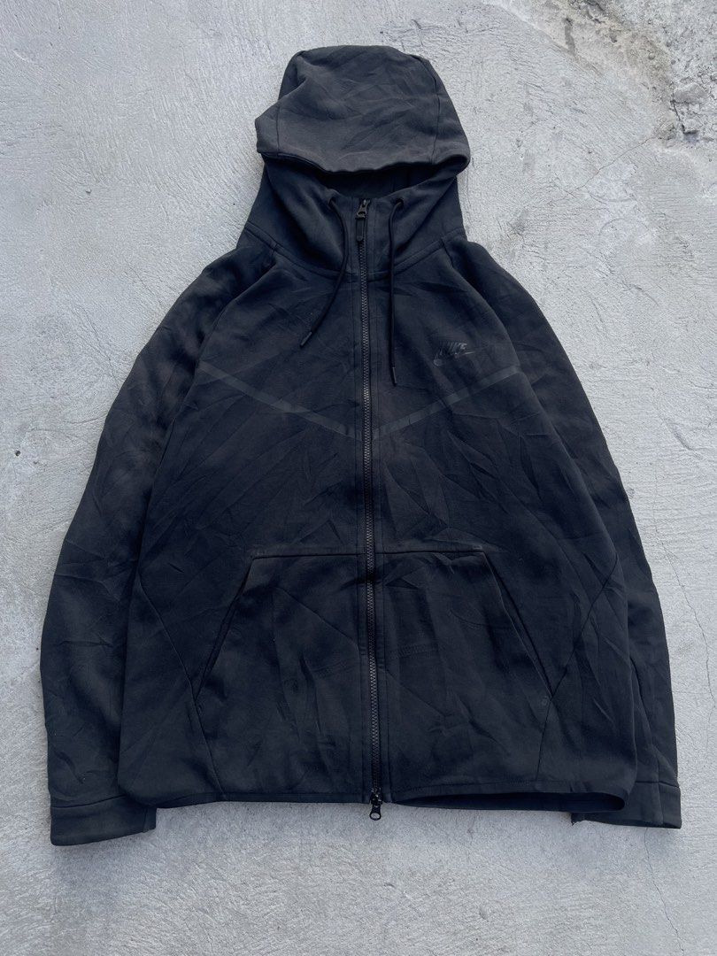 Nike Tech Fleece Black Overall 🥷 (Category: Hoodies) located in Manila. Submitted by jarchive (Listing ID 1448657662, Image 2). Description: Size xl jacket Good condition Color rate 8/10 22 width 28 length Size medium pants Good condition Any waist 38 length MOP: GCASH 📩.
