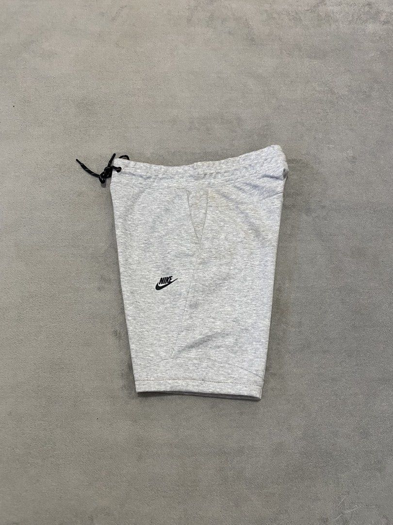 nike tech fleece short (Category: Shorts) located in Rodriguez. Submitted by shawave_thrift (Listing ID 1448654130, Image 3). Description: nike tech fleece short 30-32” waist 18.5” length 12” thigh condition: excellent color rate: 9/10 flaws: none + shipping.