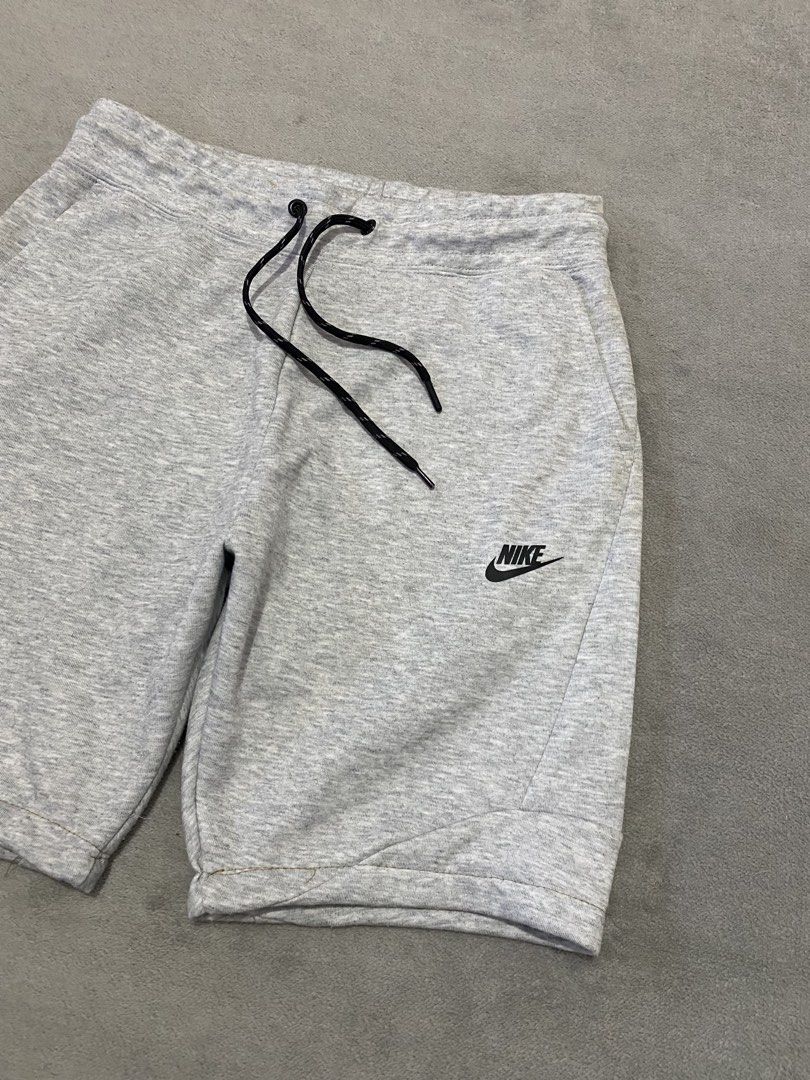 nike tech fleece short (Category: Shorts) located in Rodriguez. Submitted by shawave_thrift (Listing ID 1448654130, Image 2). Description: nike tech fleece short 30-32” waist 18.5” length 12” thigh condition: excellent color rate: 9/10 flaws: none + shipping.