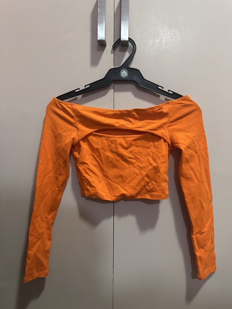 Off Shoulders w Cutout Cropped Long Sleeves (Category: Longsleeves) located in Cabanatuan. Submitted by sabbbiee (Listing ID 1448644235, Image 2). Description: 🌷 Decluttering my closet! Selling my pre-loved clothes that are still in great condition. Affordable prices, well-loved, and located in Cabanatuan City. Shipping fee is shouldered by the buyer. Feel free to message me for more details! 💕.