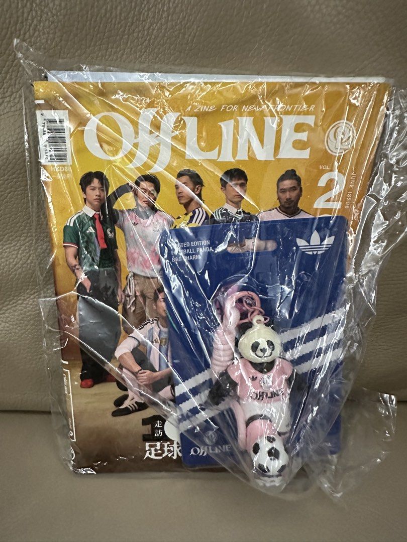 offline 雜誌 Vol 2 (連adidas 掛飾 洪嘉豪) 2026年6月出版 （分類：雜誌）位於 Hong Kong。 由 hobby_traderv3 提交（商品編號 1448603963，圖片 1）。簡介： 全新未開 面交地點：旺角或北角, 時間互就。