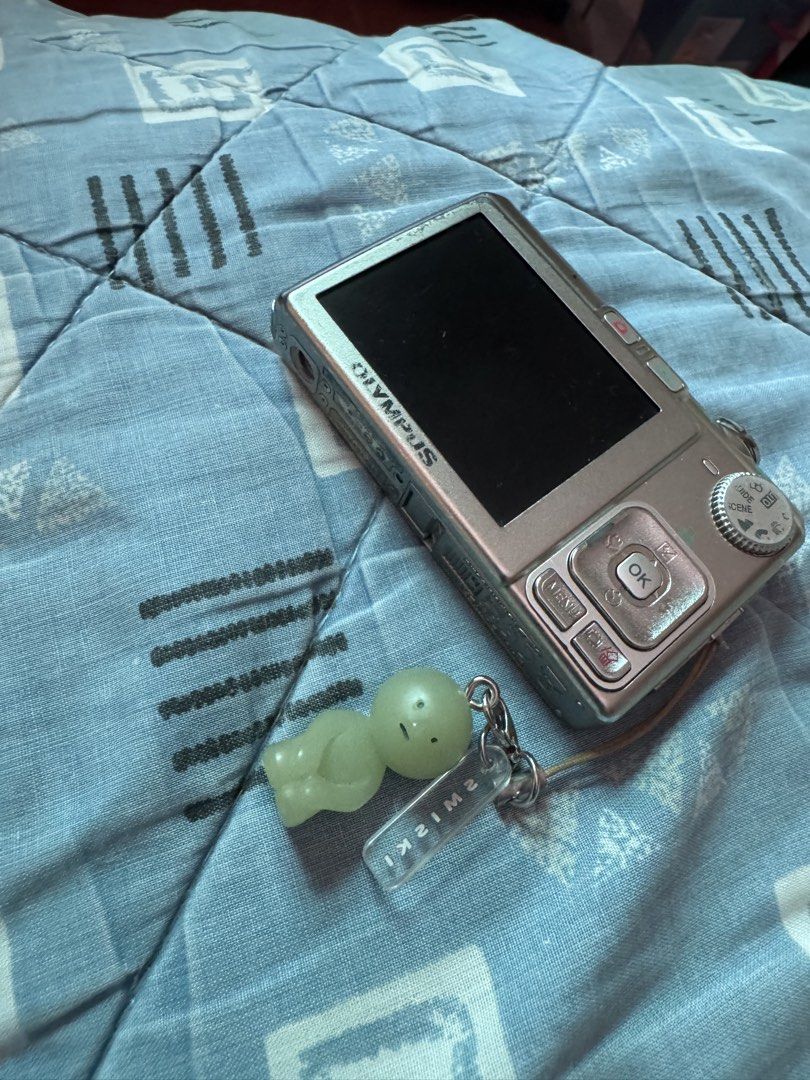 Olympus Digital Camera (Olympus FE 280) (Category: Cameras) located in Manila. Submitted by bbhoon25 (Listing ID 1448685882, Image 1). Description: Wts Olympus digital camera Price: - 2,300 (camera + battery + charger) - 3,250 if XD card is included (camera and XD card sold separately) Description: - Originally bought it for 2,500 (I bought the xd card and battery separately) - Appearance 8.5/10 (bought it with some mild scratches sa exterior) - 