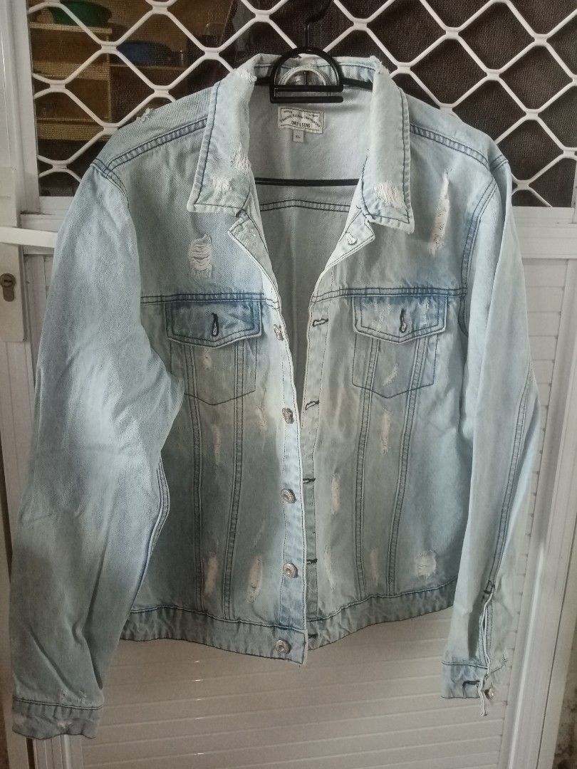 ONLY & SONS XL Light Wash Distressed Denim Jacket (Category: Coats, Jackets and Outerwear) located in General Trias. Submitted by joyjoson (Listing ID 1448489910, Image 1). Description: - Brand: ONLY & SONS - Type: Light Wash Denim Jacket - Size: XL - Style: Distressed, ripped look - Features: Classic button-up, chest pockets - Versatility: Great for layering, pairs well with any outfit.