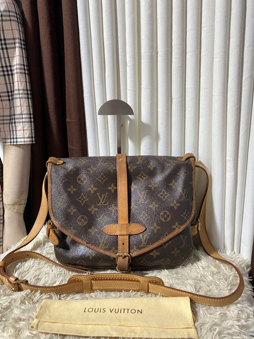 Orig Saumur 30 (Category: Luxury Bags & Wallets) located in Tagum. Submitted by amarasluxbag (Listing ID 1448612987, Image 1). Description: Good condition May cracks sa vachetta pipings Strap super ganda pa malinis loob .