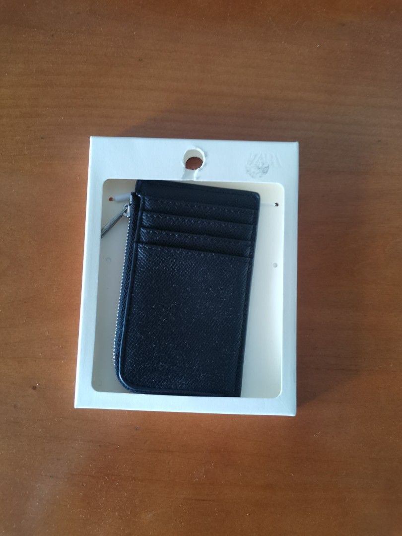 zara mens wallet (Category: Wallets & Card Holders) located in Quezon City. Submitted by charlottescollection (Listing ID 1448493085, Image 1). Description: original zara mens wallet .
