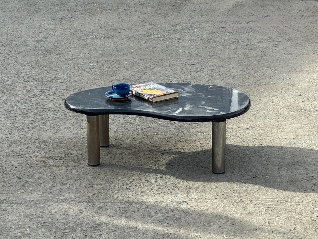 Post Modern Kidney Shaped Coffee Table (Category: Tables & Sets) located in Bulacan. Submitted by rock_off.thriftshop.ph (Listing ID 1448589880, Image 2). Description: .