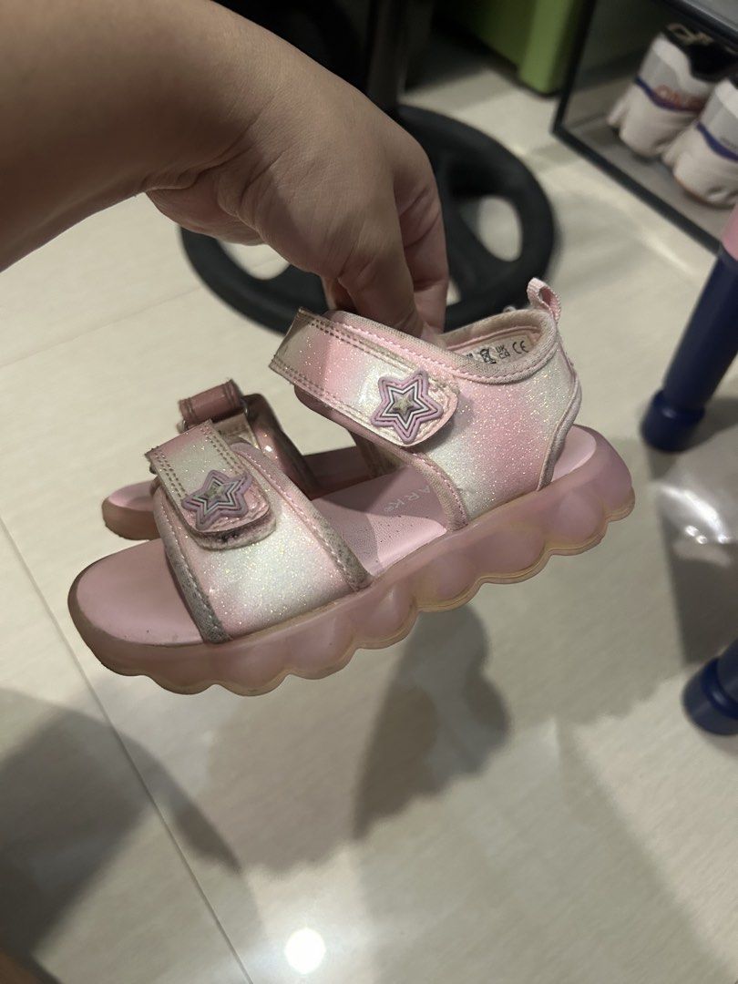 Primark Sandals (Category: Babies & Kids Fashion) located in Bulacan. Submitted by anne_reyes (Listing ID 1448545831, Image 3). Description: Madumi need po linisin Makapal pa - umiilaw din po Primark Size 27 us 10 250 + SF.