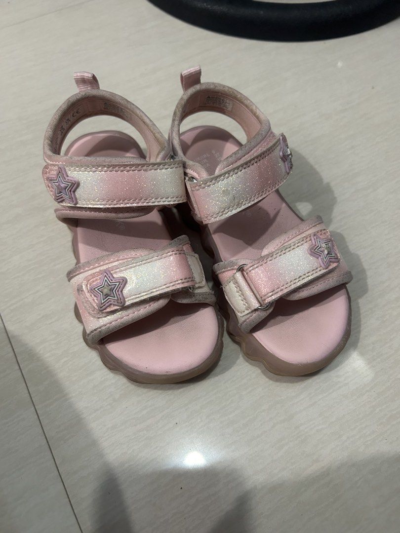 Primark Sandals (Category: Babies & Kids Fashion) located in Bulacan. Submitted by anne_reyes (Listing ID 1448545831, Image 1). Description: Madumi need po linisin Makapal pa - umiilaw din po Primark Size 27 us 10 250 + SF.