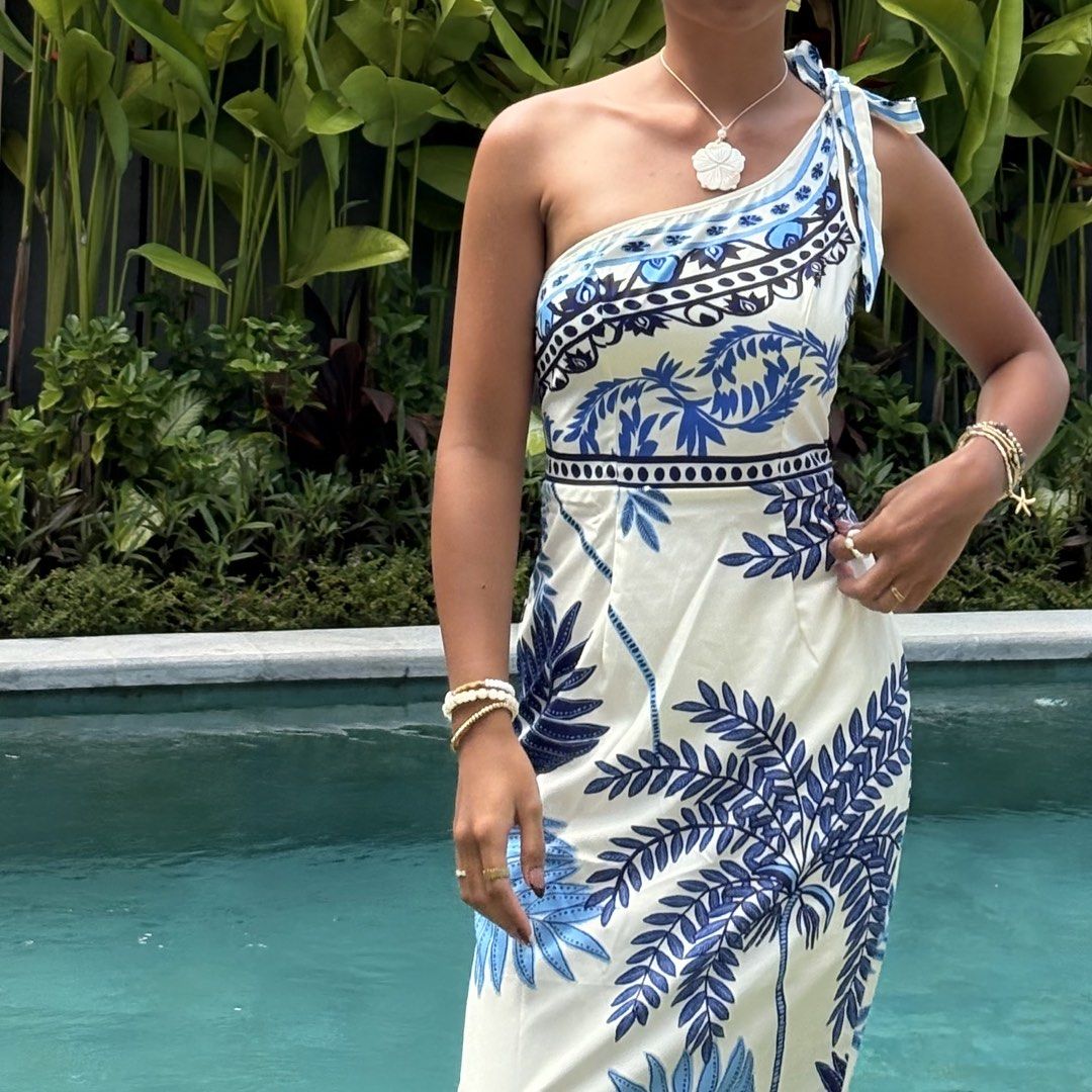 Printed Assymetrical Summer Midi Dress (Category: Dresses) located in Solano. Submitted by zaillan (Listing ID 1448675396, Image 2). Description: PRICE IS NEGO ❗️ perfect for beach ootd / boho themed parties used once only size xs.