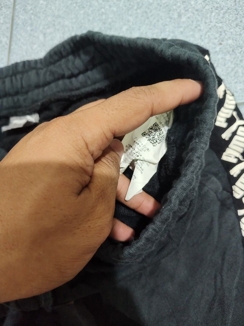 Puma shorts (Category: Shorts) located in Labo. Submitted by ronelryan (Listing ID 1448621122, Image 2). Description: Above knee shorts 30 - 34 x 17 Issue may tastas. See pix.