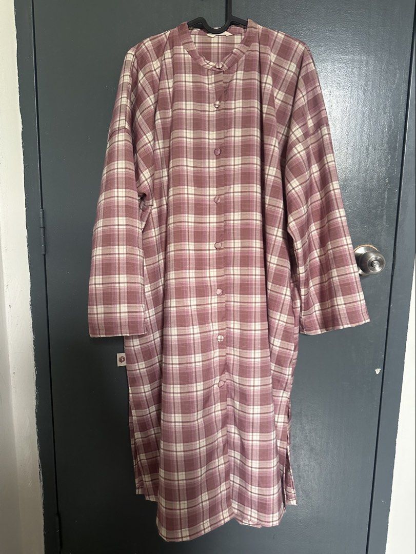 Qaysaa Ibna Checkered Tunic (Category: Dresses) located in Nusajaya. Submitted by minamuna (Listing ID 1448526345, Image 1). Description: Size M-L . Tak pernah pakai cuma dah basuh sekali . Swipe left untuk refer sizing . Harga termasuk postage.