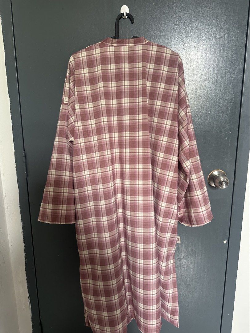 Qaysaa Ibna Checkered Tunic (Category: Dresses) located in Nusajaya. Submitted by minamuna (Listing ID 1448526345, Image 2). Description: Size M-L . Tak pernah pakai cuma dah basuh sekali . Swipe left untuk refer sizing . Harga termasuk postage.