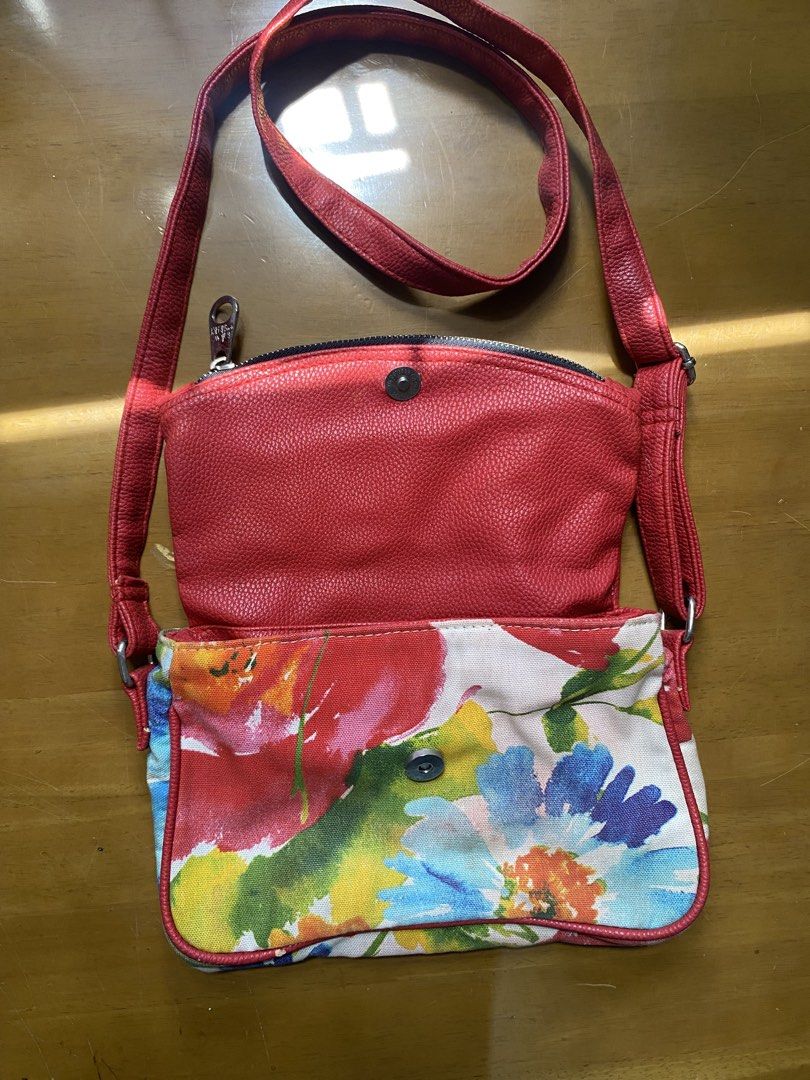 Red Leather Floral Crossbody Bag (Category: Cross-body Bags) located in Taguig. Submitted by 420li (Listing ID 1448536508, Image 3). Description: .